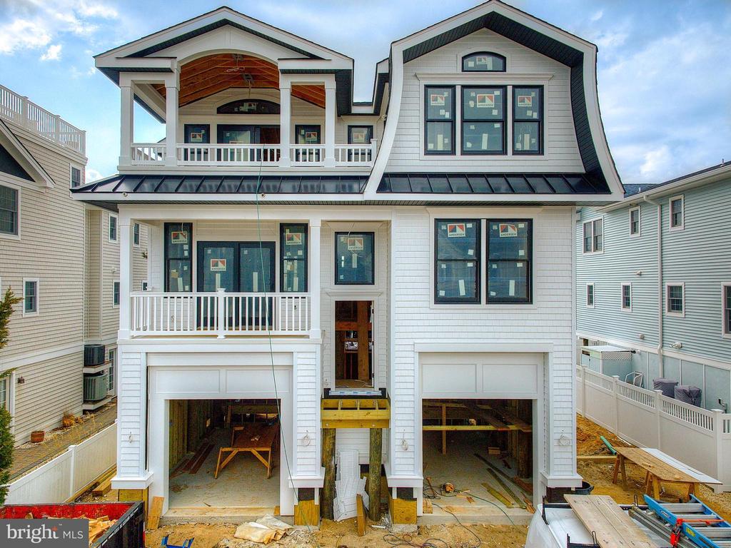 10008 BEACH AVENUE
