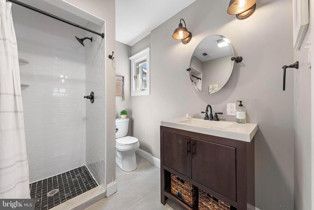 253 W 21ST STREET