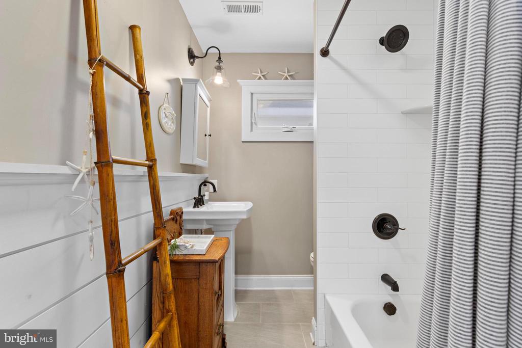 253 W 21ST STREET