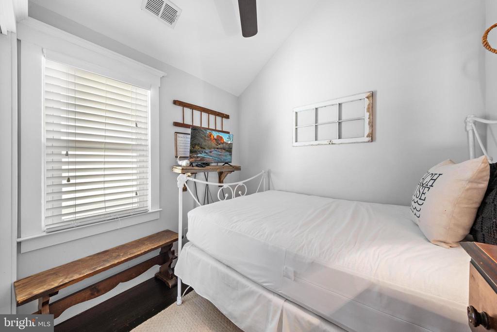 253 W 21ST STREET
