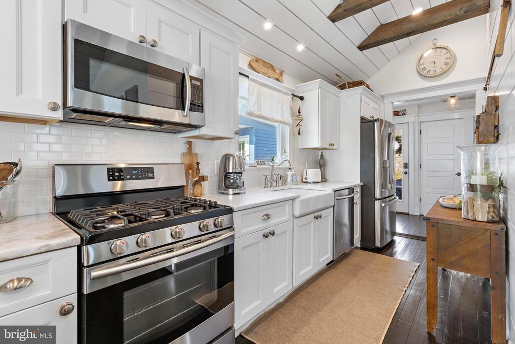253 W 21ST STREET
