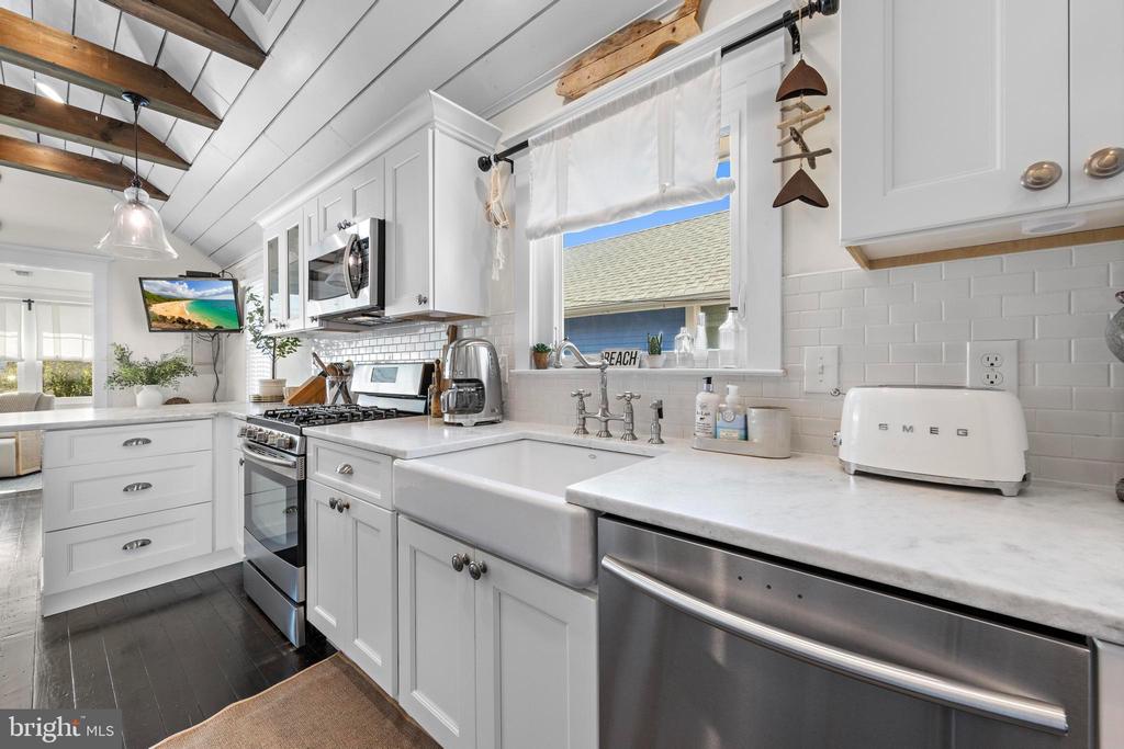 253 W 21ST STREET