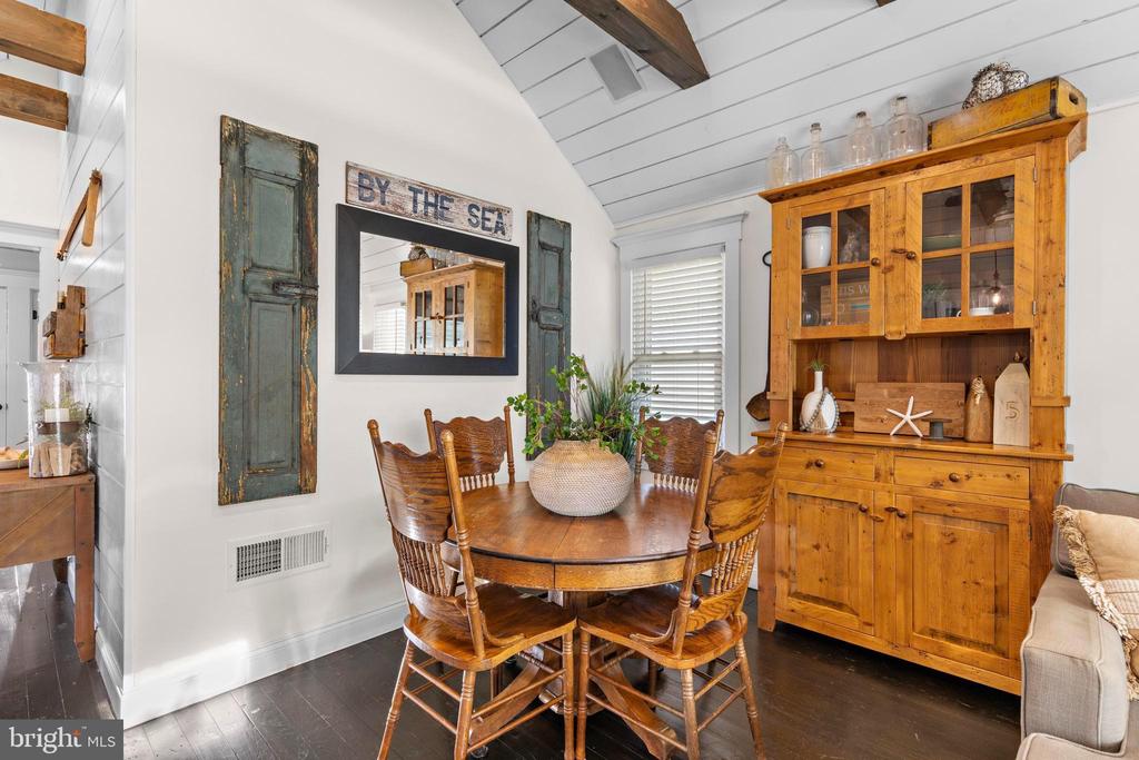 253 W 21ST STREET
