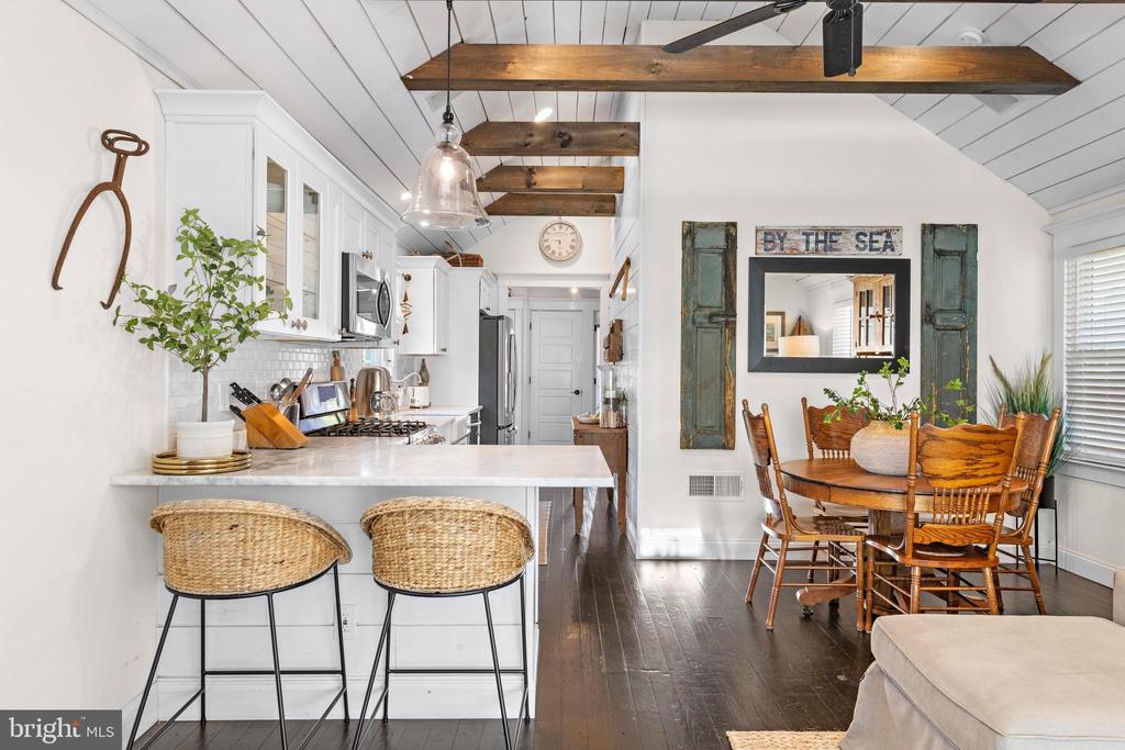 253 W 21ST STREET