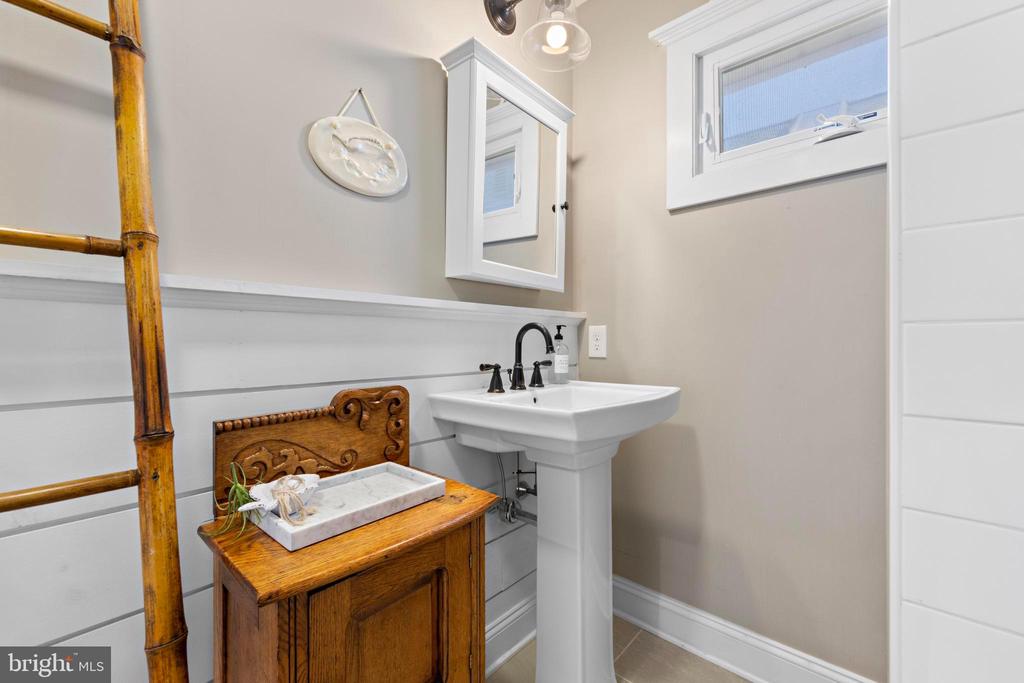 253 W 21ST STREET