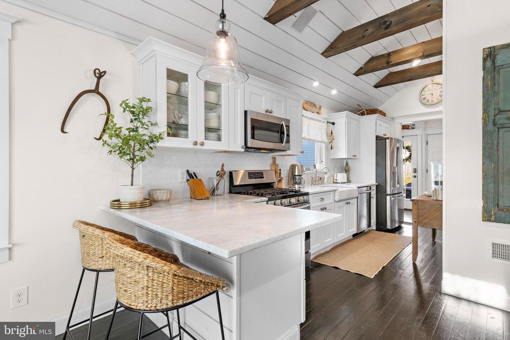 253 W 21ST STREET