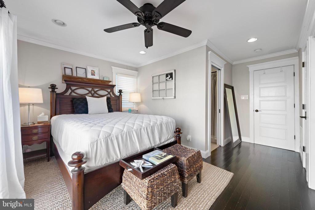 253 W 21ST STREET
