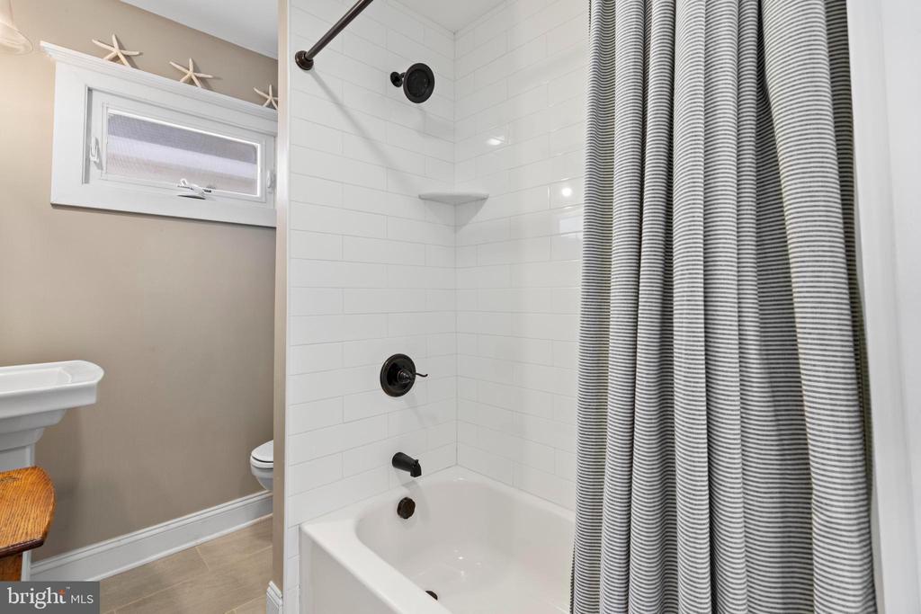 253 W 21ST STREET