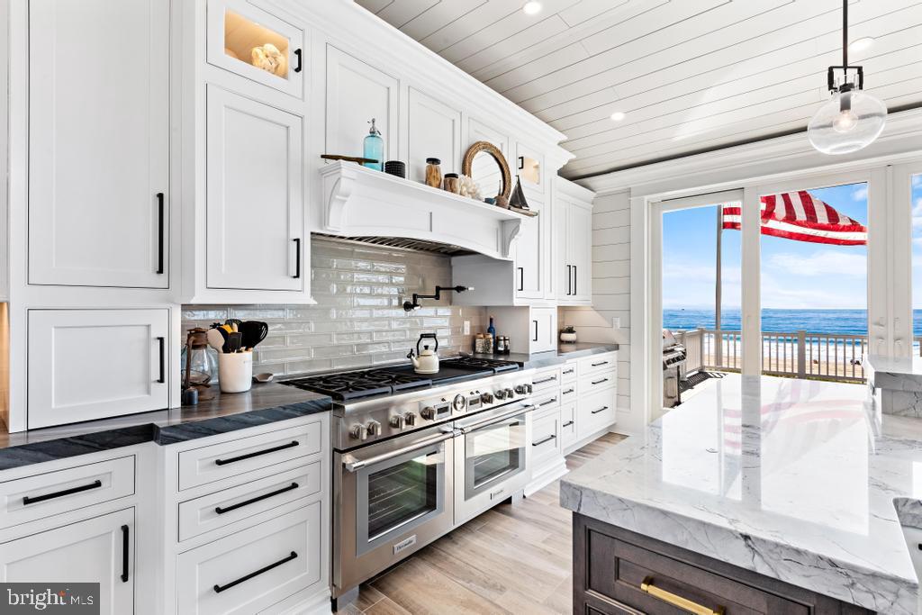 6715 OCEAN BOULEVARD