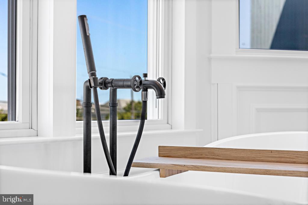 6715 OCEAN BOULEVARD