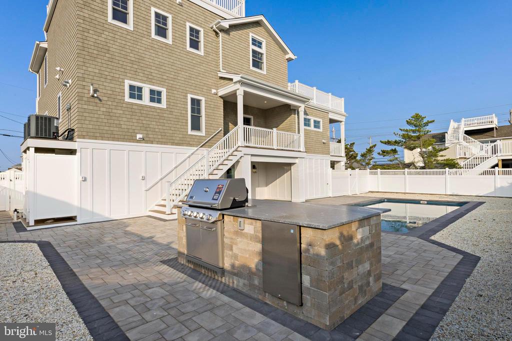 5 E DAYTON AVENUE