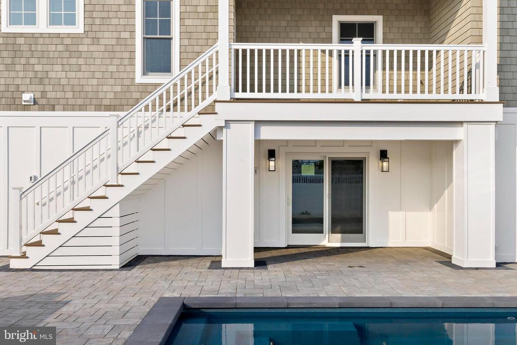 5 E DAYTON AVENUE