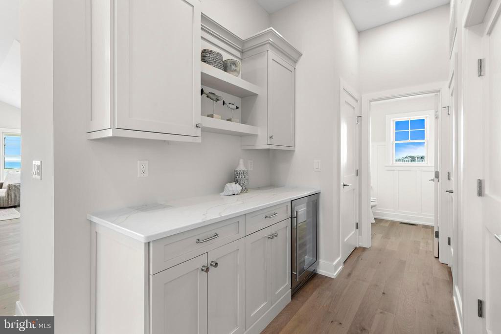 5 E DAYTON AVENUE