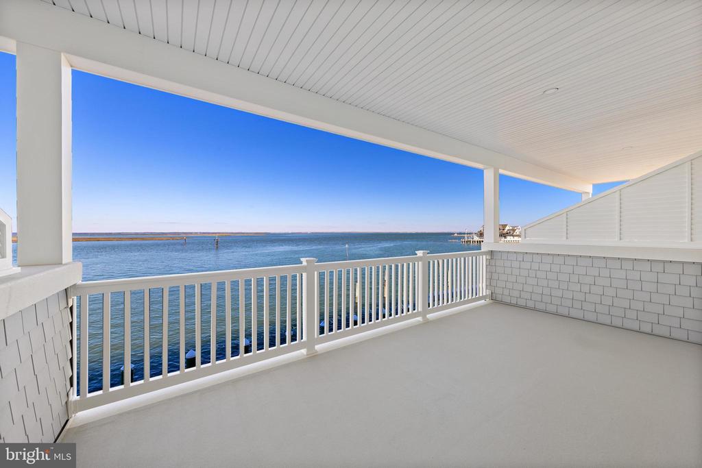 2600 LONG BEACH BOULEVARD 18