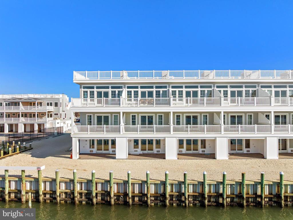 2600 LONG BEACH BOULEVARD 18