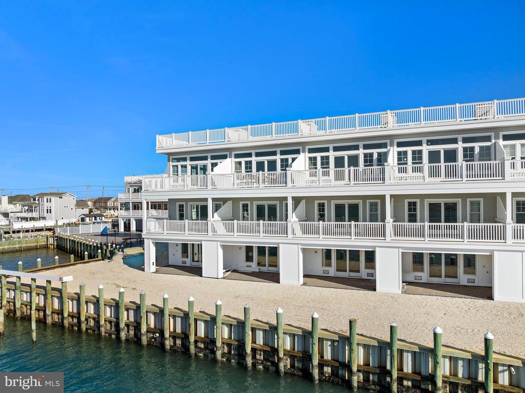 2600 LONG BEACH BOULEVARD 18