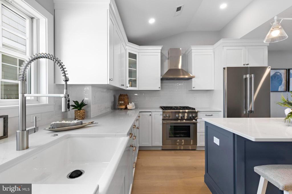 2600 LONG BEACH BOULEVARD 15