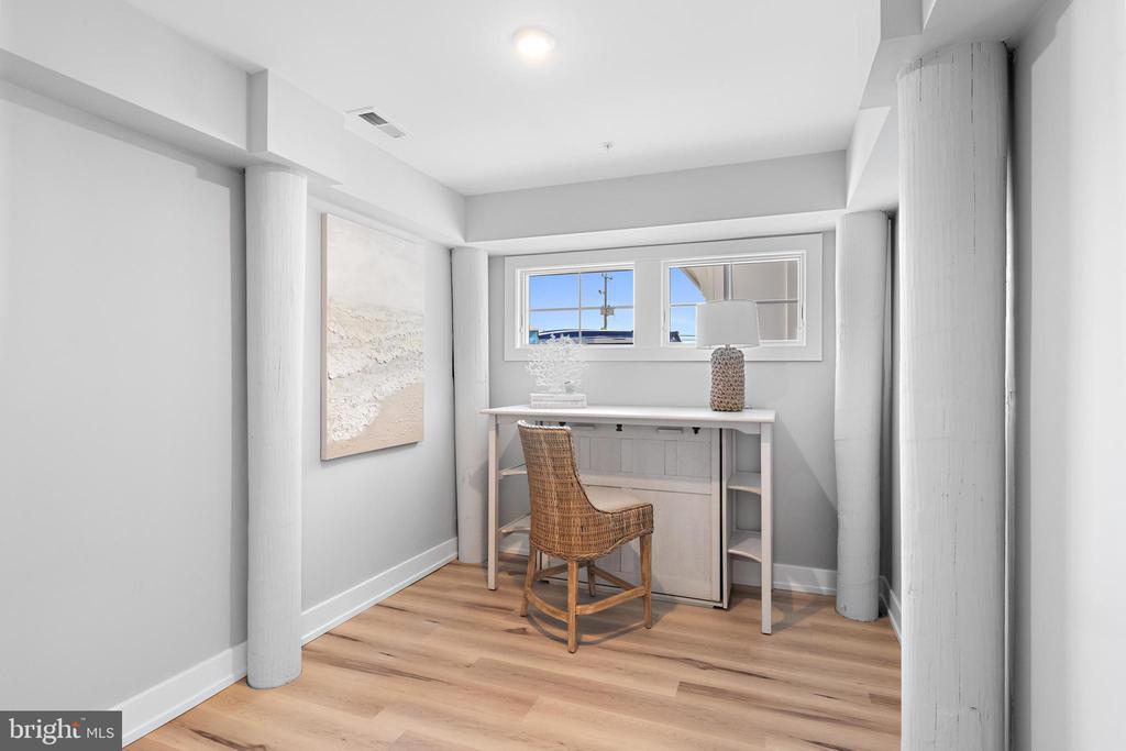 2600 LONG BEACH BOULEVARD 15