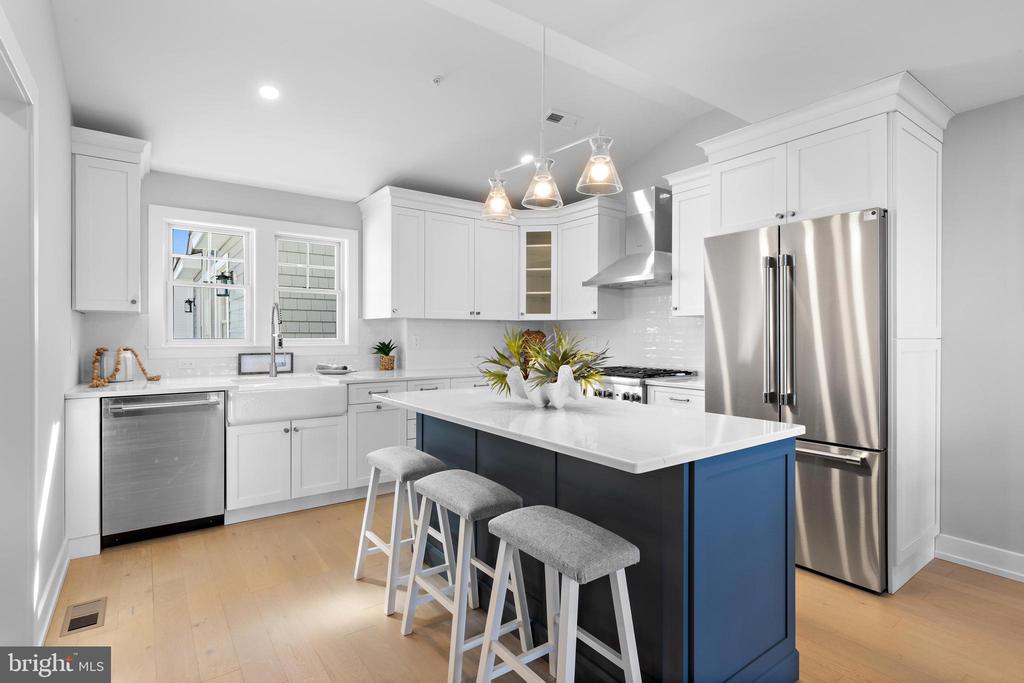 2600 LONG BEACH BOULEVARD 15