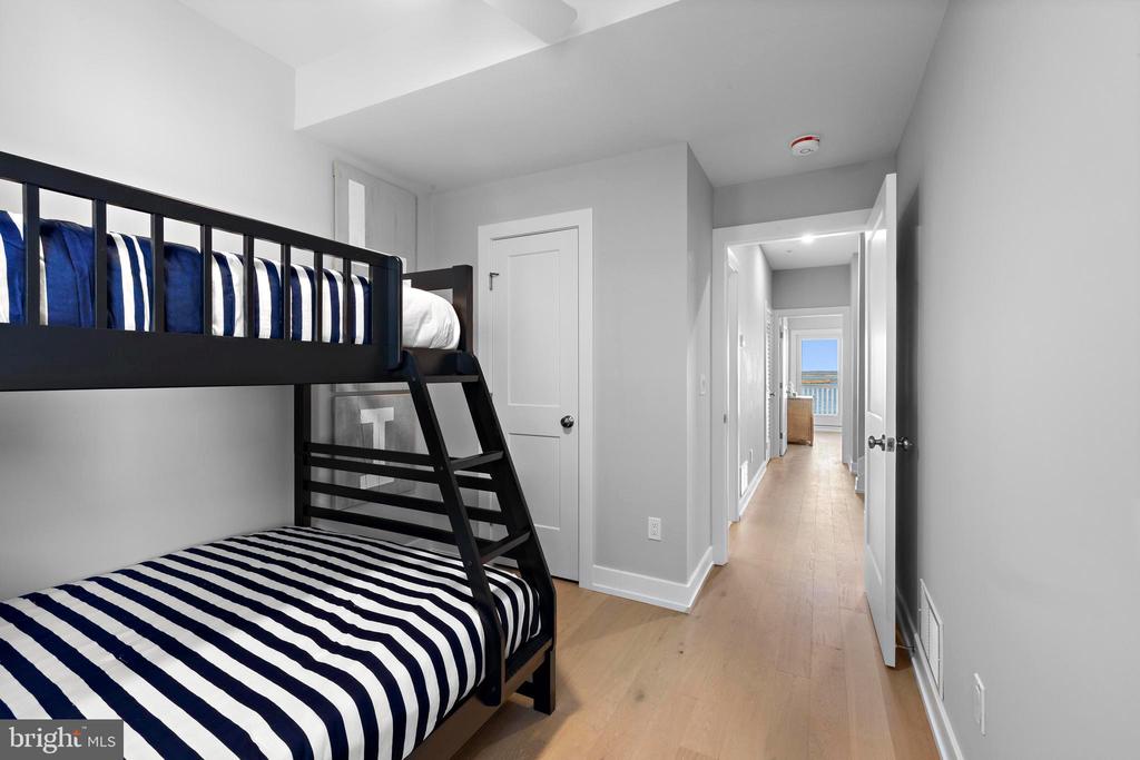 2600 LONG BEACH BOULEVARD 15