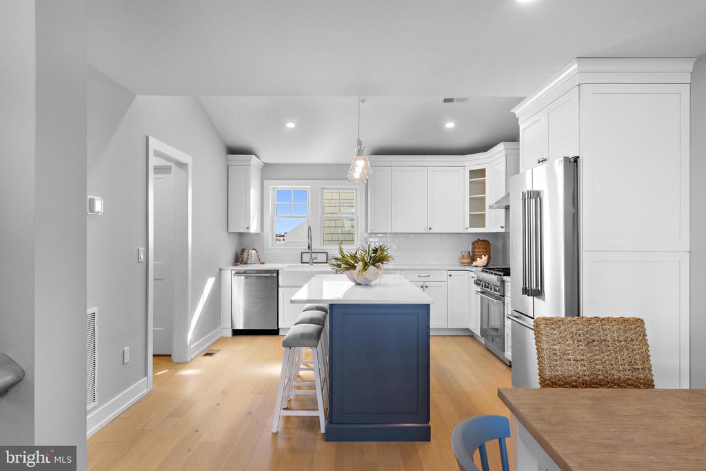 2600 LONG BEACH BOULEVARD 15