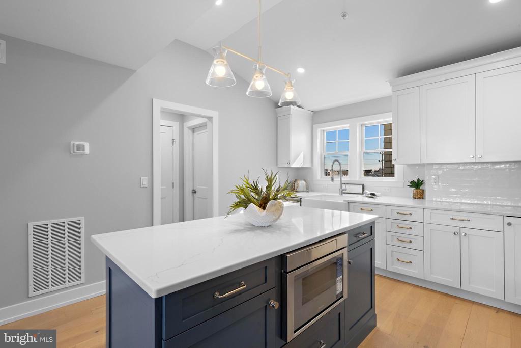2600 LONG BEACH BOULEVARD 15