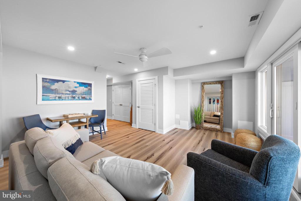 2600 LONG BEACH BOULEVARD 16