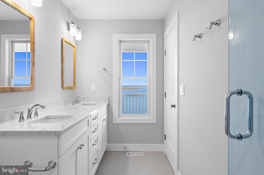 2600 LONG BEACH BOULEVARD 16