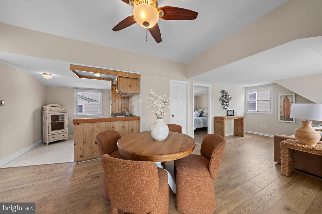 7 W JACQUELINE AVENUE