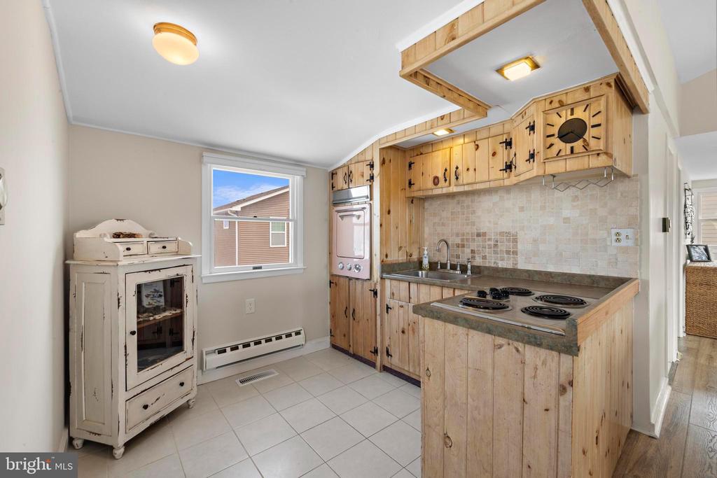 7 W JACQUELINE AVENUE