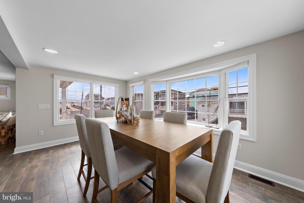 7 W JACQUELINE AVENUE