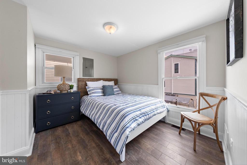 7 W JACQUELINE AVENUE
