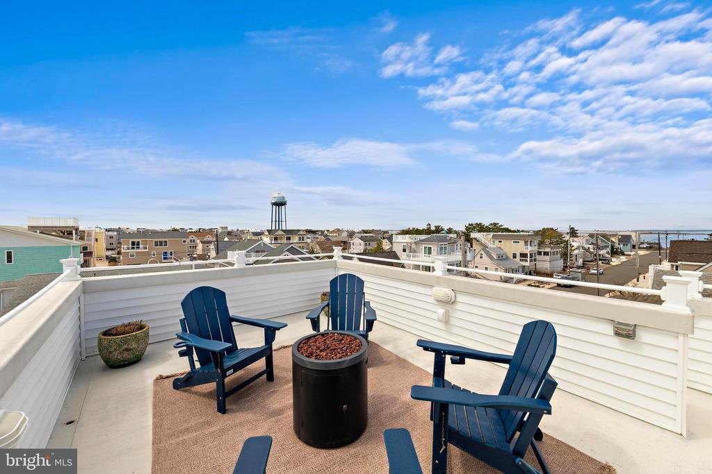 7 W JACQUELINE AVENUE