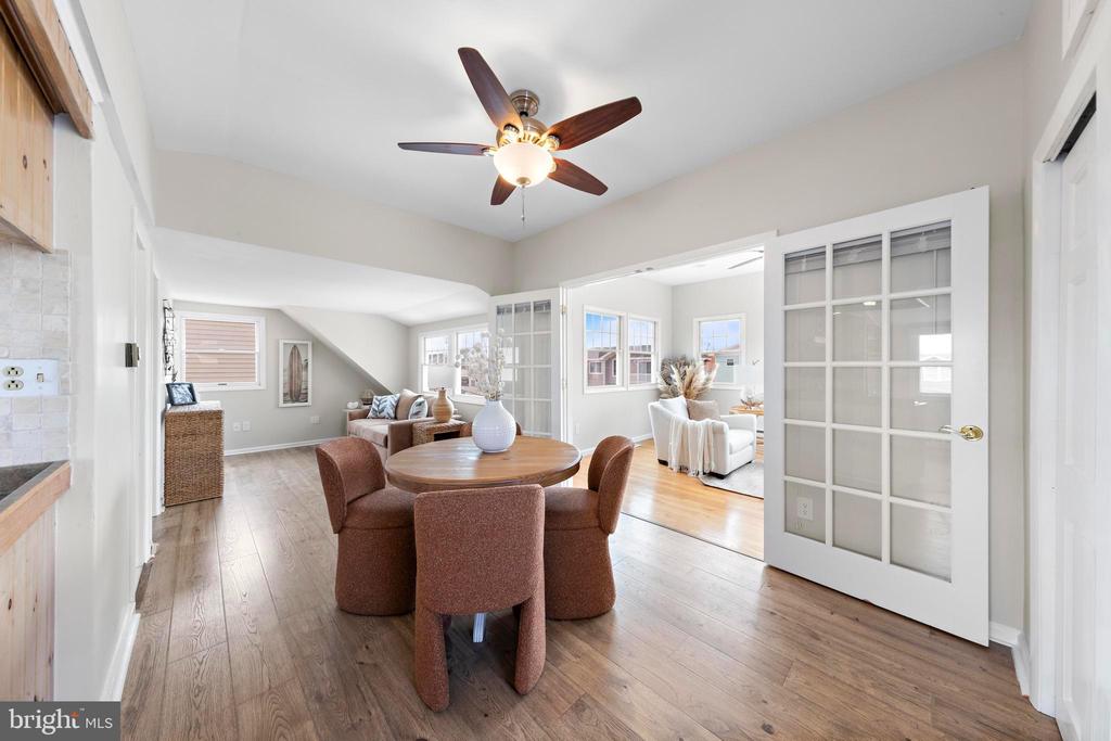 7 W JACQUELINE AVENUE