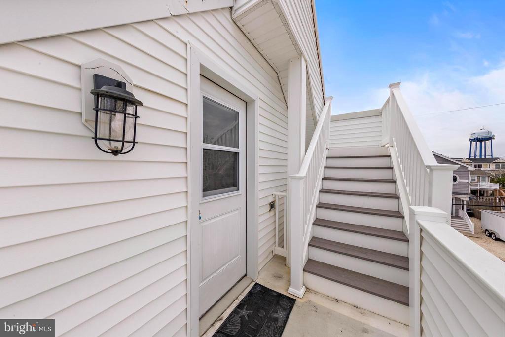7 W JACQUELINE AVENUE