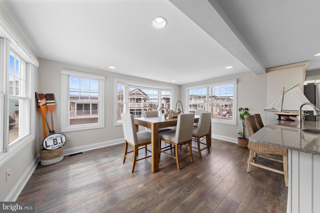 7 W JACQUELINE AVENUE
