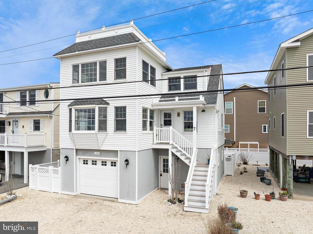 7 W JACQUELINE AVENUE