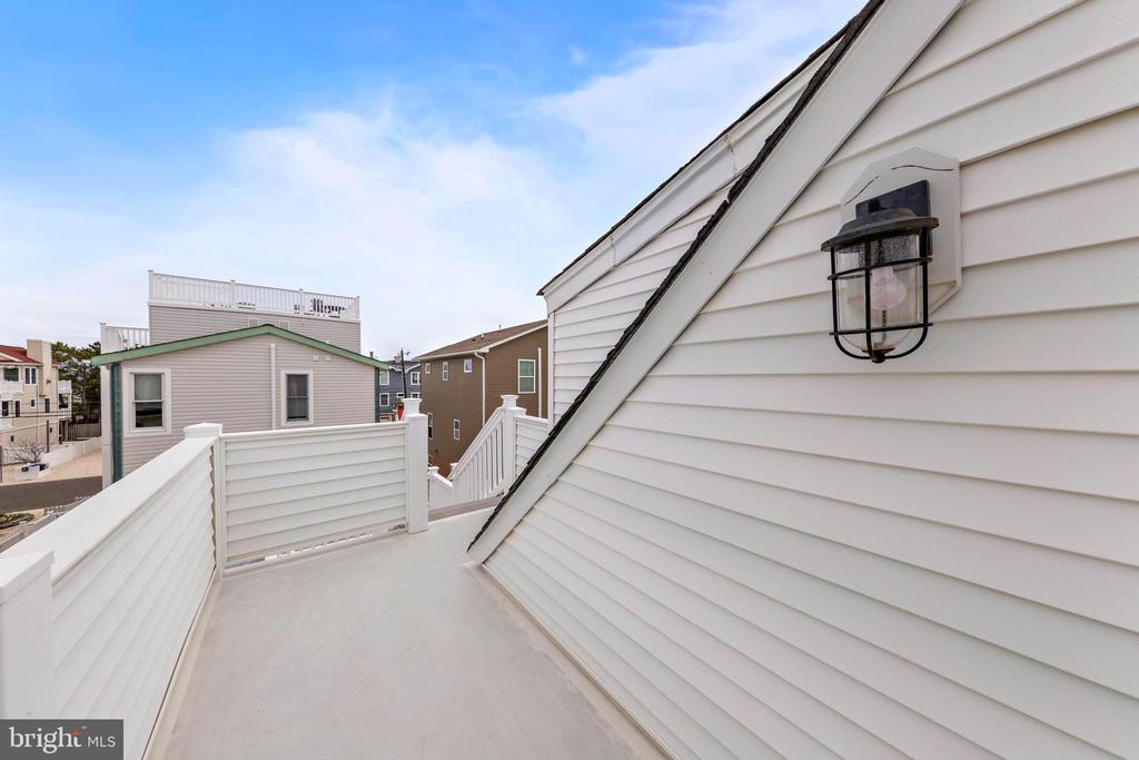 7 W JACQUELINE AVENUE