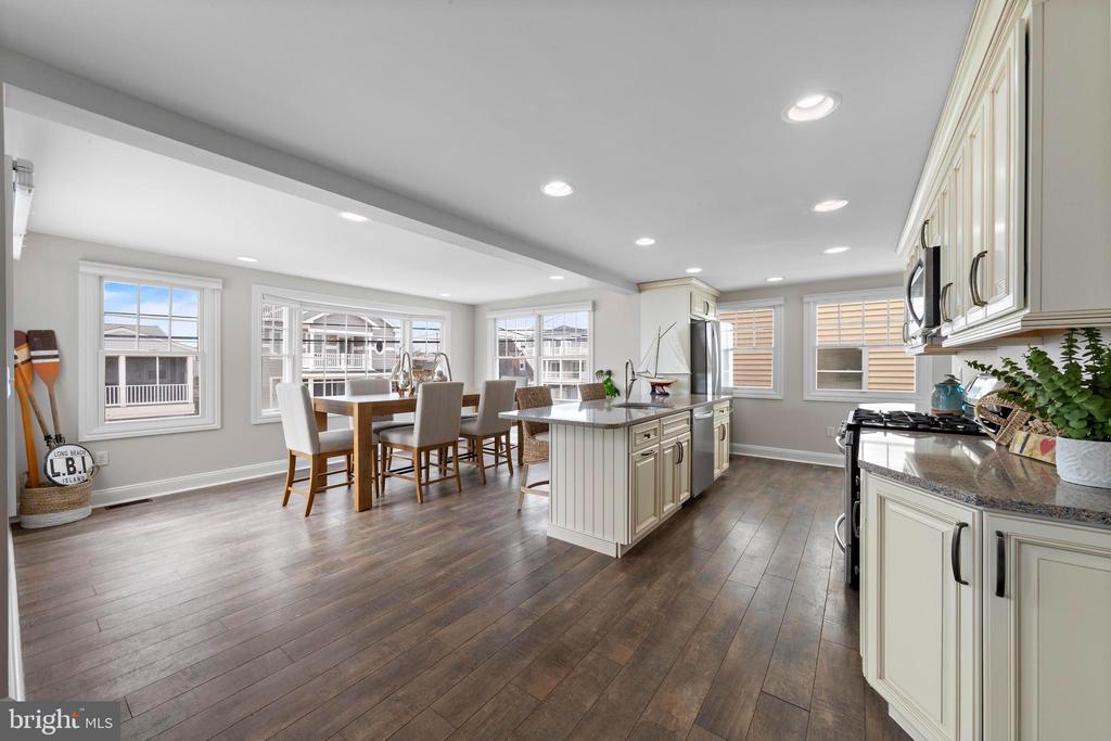 7 W JACQUELINE AVENUE