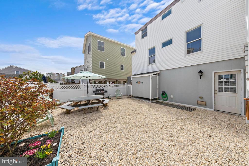 7 W JACQUELINE AVENUE