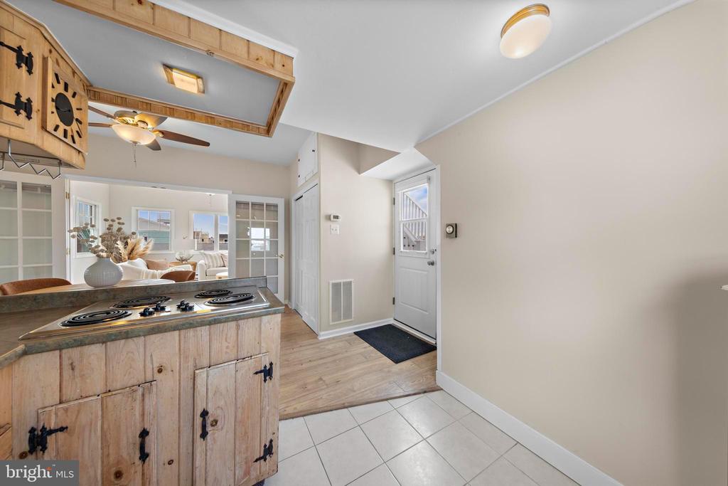 7 W JACQUELINE AVENUE