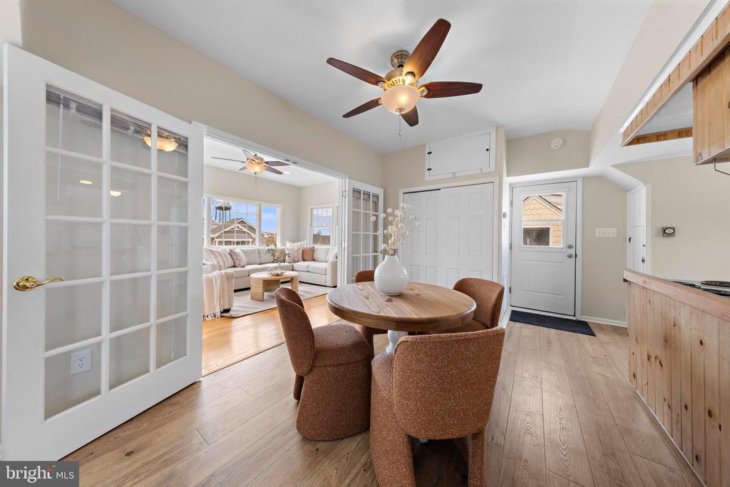 7 W JACQUELINE AVENUE