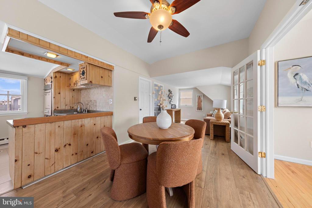 7 W JACQUELINE AVENUE