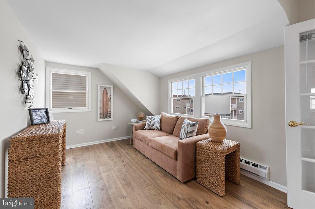 7 W JACQUELINE AVENUE