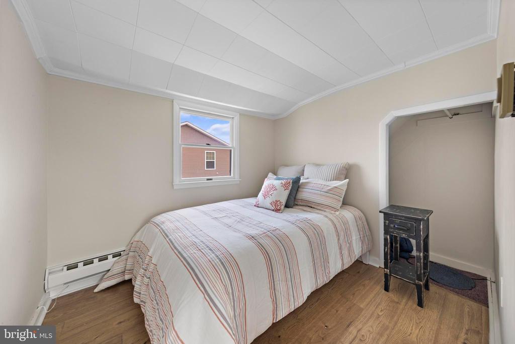 7 W JACQUELINE AVENUE