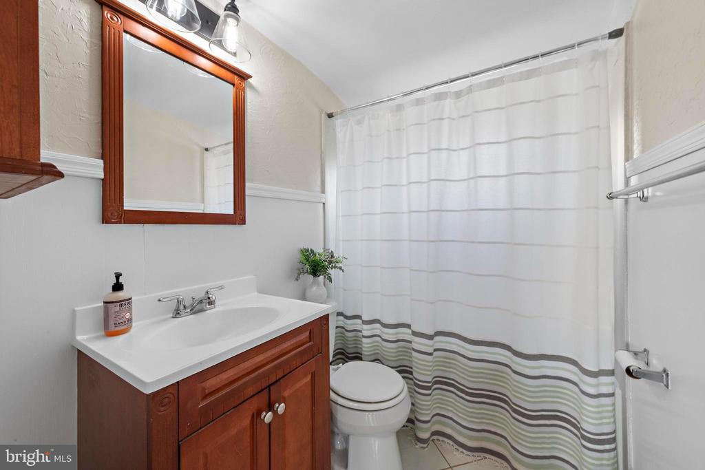 7 W JACQUELINE AVENUE
