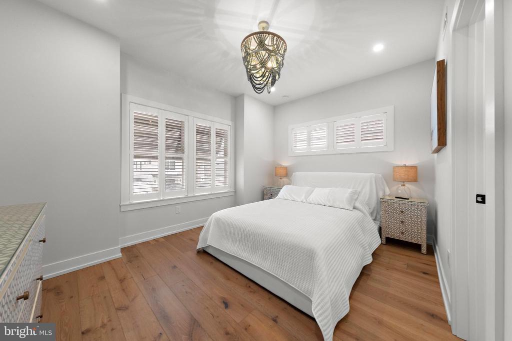 15 W HARDING AVENUE