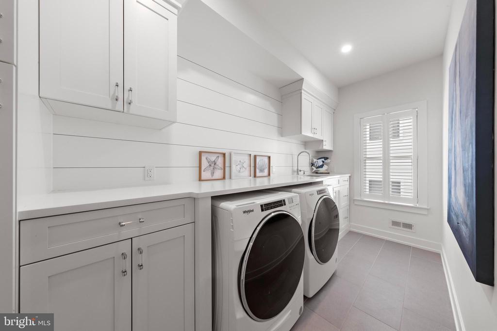 15 W HARDING AVENUE