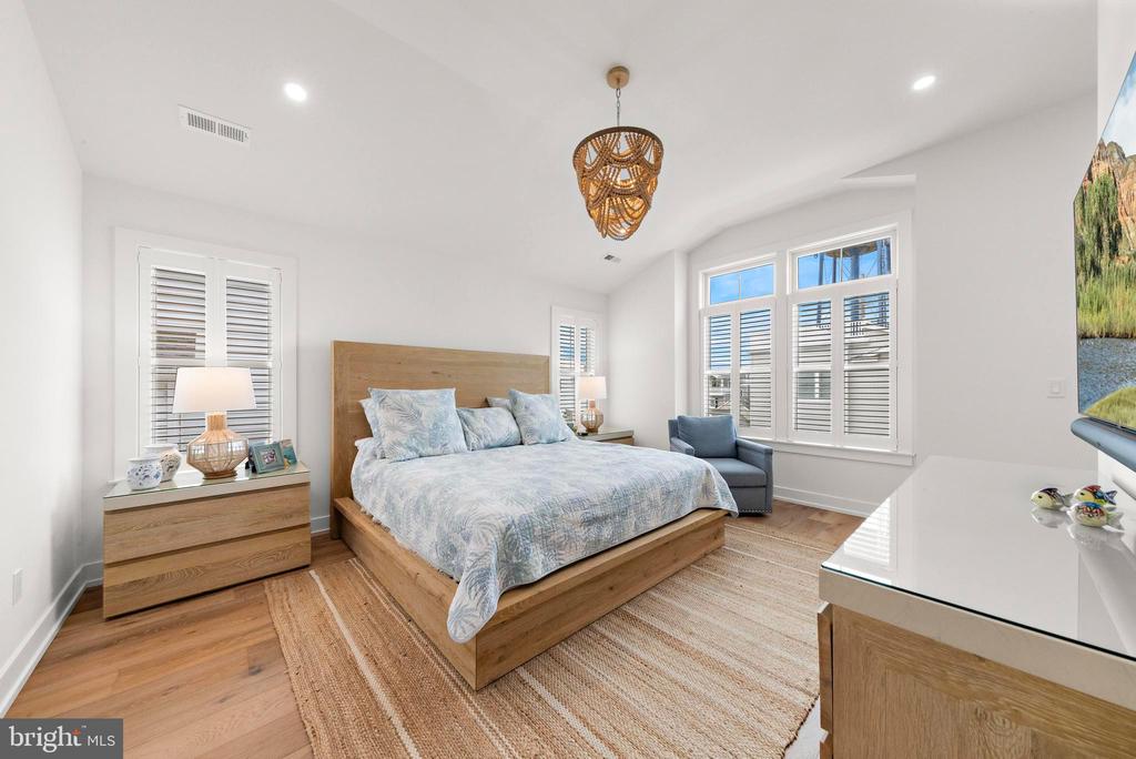 15 W HARDING AVENUE
