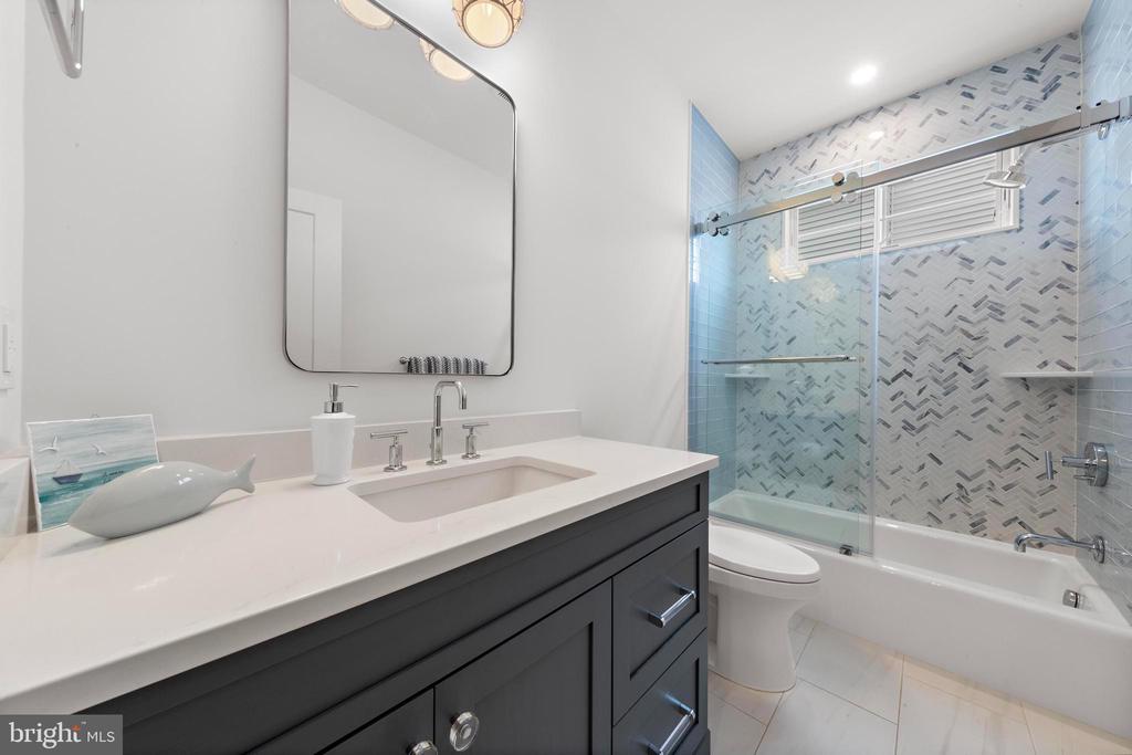 15 W HARDING AVENUE